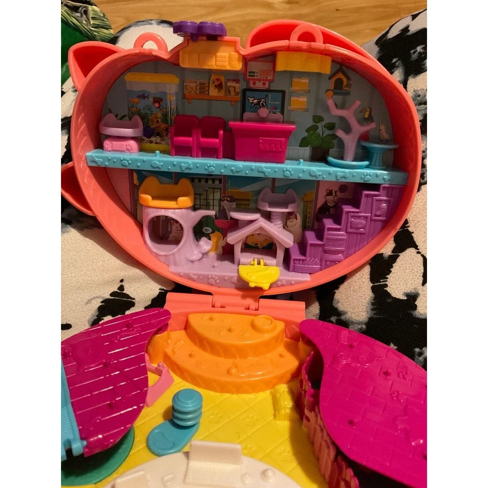 Polly Pocket Pet Vet Playset Starring Shani Cuddly‎ Cat Purse Compact
